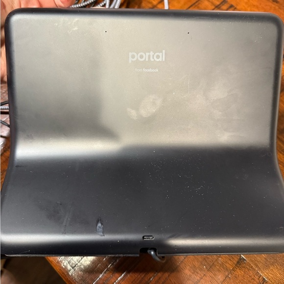 Portal from Facebook B81AO1 1st Gen Smart Video Calling Monitor W/ Alexa Black - Picture 2 of 2